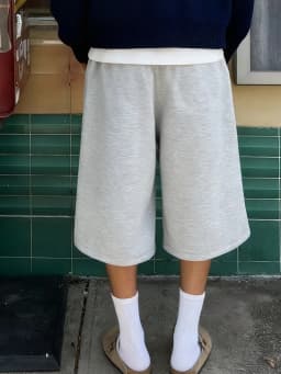 Men's casual everyday commuting solid color loose wide-leg shorts with slanted pockets, stylish and relaxed summer style
