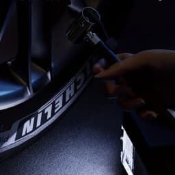 Vehicle-mounted air pump digital display portable electric 12v tire inflator multifunctional vehicle-mounted air pump