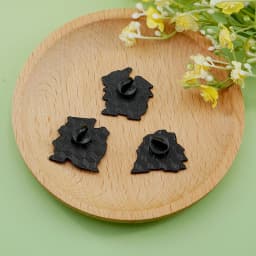 New Creative Anime Isekai Monster Charizard Brooch Badge Blastoise Venusaur Enamel Lapel Pins For Collectors
