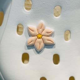 Good Quality 1pcs PVC Shoe Charms Flower White Daisy Mushroom Sandals Shoes Accessories Children Adorable Decorations Women Gift