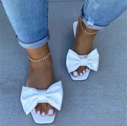 Spring/Summer New 2026 Outdoor Flat Leather Bow Non-Slip Beach Lady Slippers Casual All-Match Fashion Women Sandals