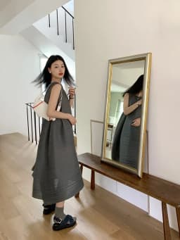 SXZ Miyake Pleated Women's Dresses Loose Plus Size High Quality Sense of Elegance Sleeveless Mid-length Skirt 2025 Spring New