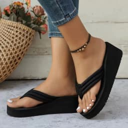 Women's Thick Soled Flip Flops Summer Shoes Lightweight Girls' Indoor Beach Slippers Black Women's Street Fashion Sandals
