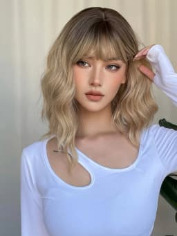 Short Wavy Bob Synthetic Wigs Brown to Blonde Ombre Hair Wigs for Women with Bangs Cosplay Lolita Natural Wig Heat Resistant