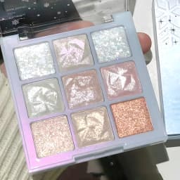 Christmas Snowflake 9-Color Eyeshadow Palette - Fine, Easy-To-Apply Powder With Sparkling Chameleon & Pearlescent Shades In Cora