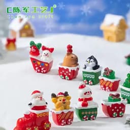 10pcs Christmas Snowman Elk Bobsleigh Mini Resin Jewelry Pendant DIY3D Glossy Micro-Landscape Desktop Small Decorative Item