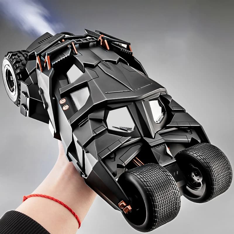 1:18 Cool Batmobile alloy model toys, exquisite desktop ornaments, cool sound and light spray, Christmas gifts