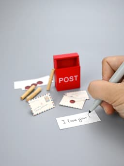 A Miniature Mailbox, Envelope, and Newspaper Set, Christmas Gift, Valentine's Day Gift, Easter Gift, 1/6, 1/12 Dollhouse Dollhouse Accessories, Dollhouse Decoration, Model House Accessories, Photography Props, Micro-Landscape Ornaments, Miniatures Decoration, Small Gifts, Giveaways, Home Decor Items