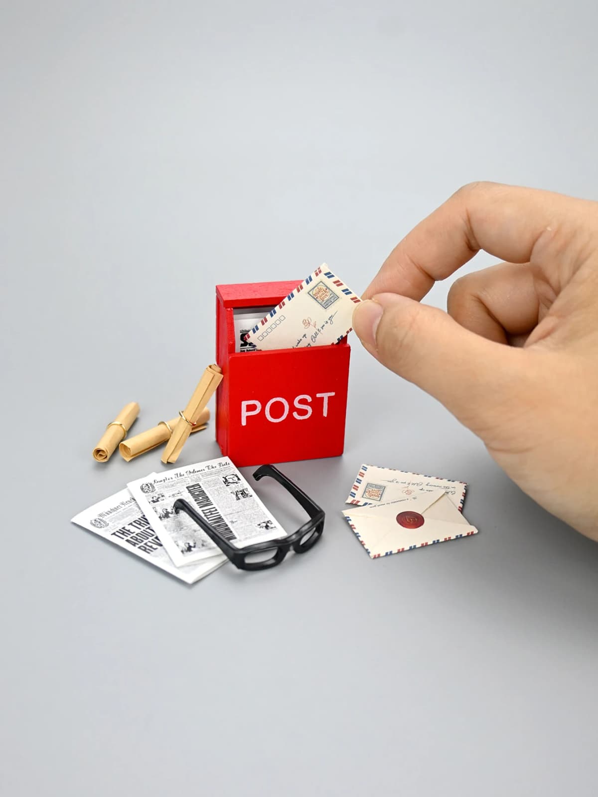 A Miniature Mailbox, Envelope, and Newspaper Set, Christmas Gift, Valentine's Day Gift, Easter Gift, 1/6, 1/12 Dollhouse Dollhouse Accessories, Dollhouse Decoration, Model House Accessories, Photography Props, Micro-Landscape Ornaments, Miniatures Decoration, Small Gifts, Giveaways, Home Decor Items