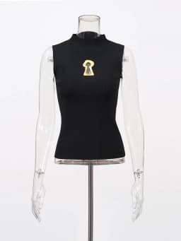 TWOTWINSTYLE Solid Spliced Metal Buckle Slimming T Shirts For Women Turtleneck Sleeveless Minimalist T Shirt Female Fashion New
