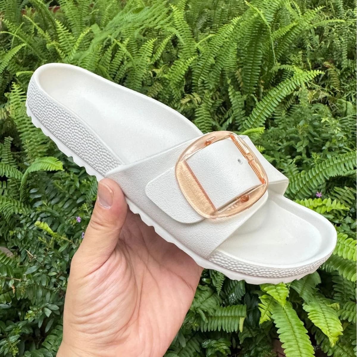 Summer Fashion Women's Flat Sandals with One Strap, EVA Large Buckle Flat Sandals, Versatile Outdoor Beach Shoes
