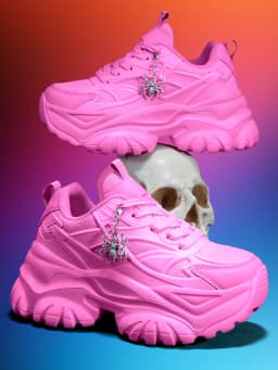 Women's outdoor all-season dad sneakers, Y2K style with a 7CM thick sole for added height, white sports shoes, featuring a detachable silver spider decoration, combined with breathable mesh and lightweight EVA, versatile trendy shoes for everyday commuting and shopping