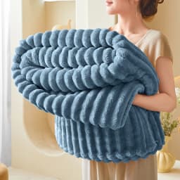 Warm and comfortable striped flannel blanket, faux rabbit fur blanket, soft and warm sofa blanket, ideal for napping, office use