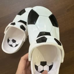 New Children Football Style Summer Hole Slippers Shoes Soft-Soled Beach Shoes Breathable Lightweight Casual Fashion Sandals Gift