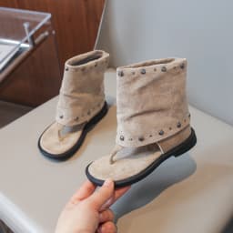 Little Girls Ankle Boots Suede Leather Sandals 2026 New Summer Kids Rivets Vacation Beach Shoes Soft Sole Simple Retro Footwear