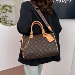 Trendy Design Letter Logo Minimalist Diaper Bags Ladies Luxury Brand Leather Commuter Bag Elegant Crossbody