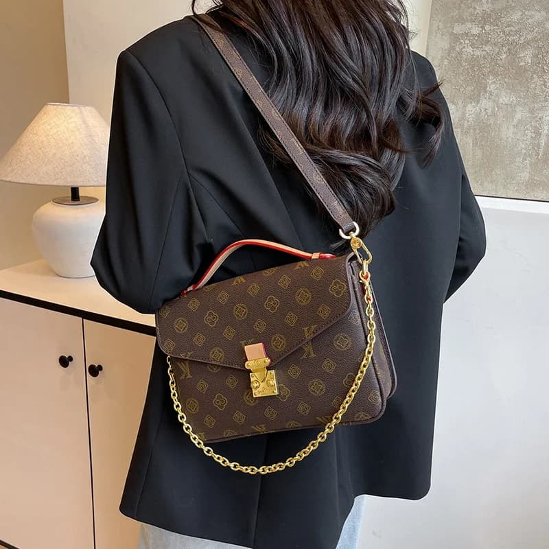 Trendy Simple Fashionable Diaper Bag Letter Logo Leather Crossbody Bag Large Capacity For Women Stylish Commuter