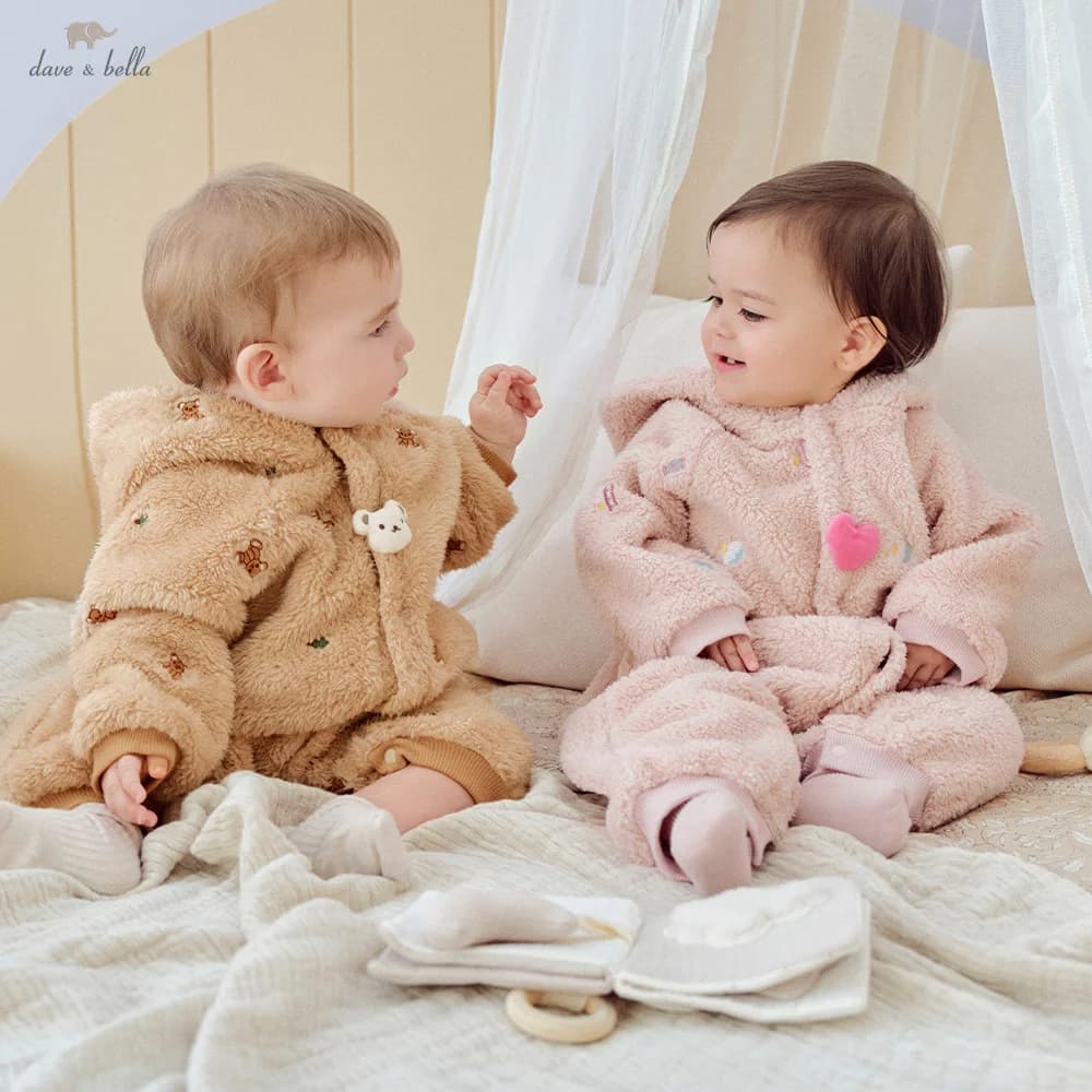 Dave Bella Baby Jumpsuit Autumn Winter Newborn Velvet Creeper Boys Girls Fashion Casual Romper Children Hooded Clothes DB4253950