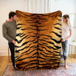 1 piece of luxurious tiger-pattern fleece blanket - comfortable, soft, skin-friendly flannel with realistic animal patterns - perfect for gifting, napping, office or outdoor use - comfortable for all seasons