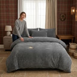 Winter Milk Velvet Quilt Soft Comfortable And Warm Thick Quilt Universal For All Seasons Suitable For Bedrooms Hotels Guest Rooms And Other Scenes Flower Pattern Machine Washable. (Queen King Size)