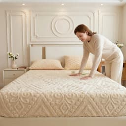 European Design Plush Embossed Fitted Sheet Thick Warm Mattress Protector Multiple Colors & Sizes Soft Comfortable Fabric for Autumn Winter Bedroom Machine Washable No Pillowcases