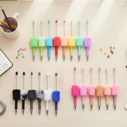 20pcs Fluffy Beadable Pens, Cute Beaded Pen with Plush Ball DIY Beads Shaft 40 Refills Black Ink Ballpoint Pen with Focal Beads for Pens Office School Gifts (Multicolor)