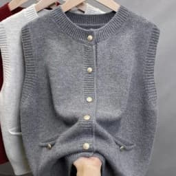 Knitted Sweater Vest Women Gold Buckle O-Neck Sleeveless Chic Red Knit Pullovers Soft Elegant Sweater Fall Winter Vests Clothing