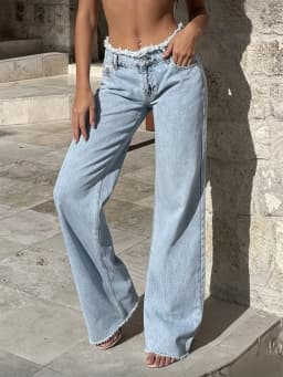 Light Blue Raw-Hem Straight-Leg Jeans for Women, High-Waisted Relaxed-Fit Full-Length Trousers with Raw Hem