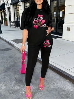 Women's Fashionable Multi-Color Heart-Print Two-Piece Set of Round-Neck Short-Sleeved Long Pants for Casual Sports Wear, with Va