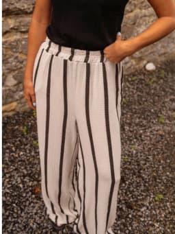 Women's Vertical Stripe Wide-leg Pants, Elastic Waist Pleated Casual Trousers, Resort Style Loose Slimming Floor-length