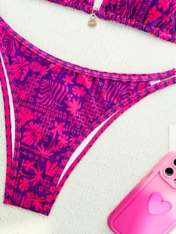 Summer purple red mature beautiful bikini set suitable for women to take photos by the sea