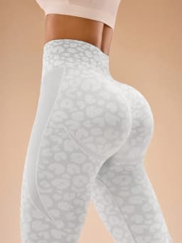 Women High Waist High Elasticity Seamless Sports Leggings With Jacquard Leopard Print Yoga Women Pants All Seasons Sports Pants
