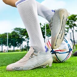 New Men Professional Soccer Shoes Non-slip Football Boots Unisex Breathable Futsal Sports New Cleats Drop Shipping Ultralight