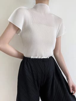 Miyake Pleated Half High Neck Profile Black T-shirts Women 2026 Summer Korean Fashion Causal Tops Designer Aesthetic Clothing