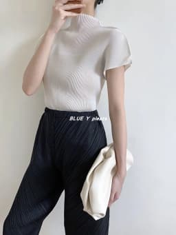 Miyake Pleated Half High Neck Profile Black T-shirts Women 2026 Summer Korean Fashion Causal Tops Designer Aesthetic Clothing