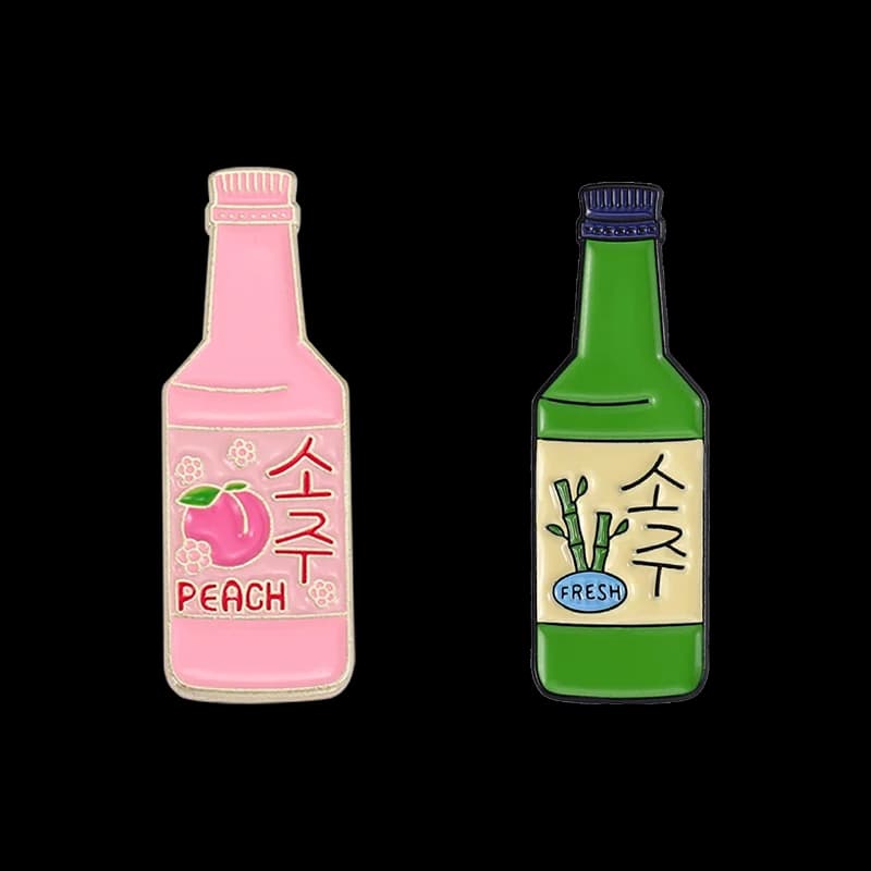 Soju Enamel Pin Korea Wine Brooch Badge Cartoon Peach Fresh Bottle Pink Green Lapel Sweater Hat Jewelry Custom Gift Wholesale
