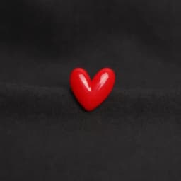 Cute Red Heart Brooches Romantic Love Heart Resin Pins Mini Decorative Pins Lovers' Gift Clothes/Bag Accessories