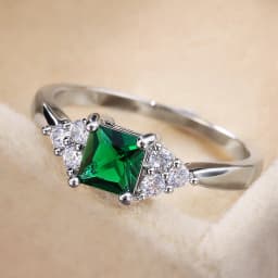 Huitan Simple Minimalist Style Finger Rings Modest Design With Cute Green Cubic Zircon Stone Proposal Engagement Rings For Women