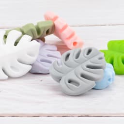 LOFCA 30pcs Monstera Deliciosa leaves Silicone Beads BPA Free Keychain Silicone Beads DIY Keychain Bead Jewelry Accessories
