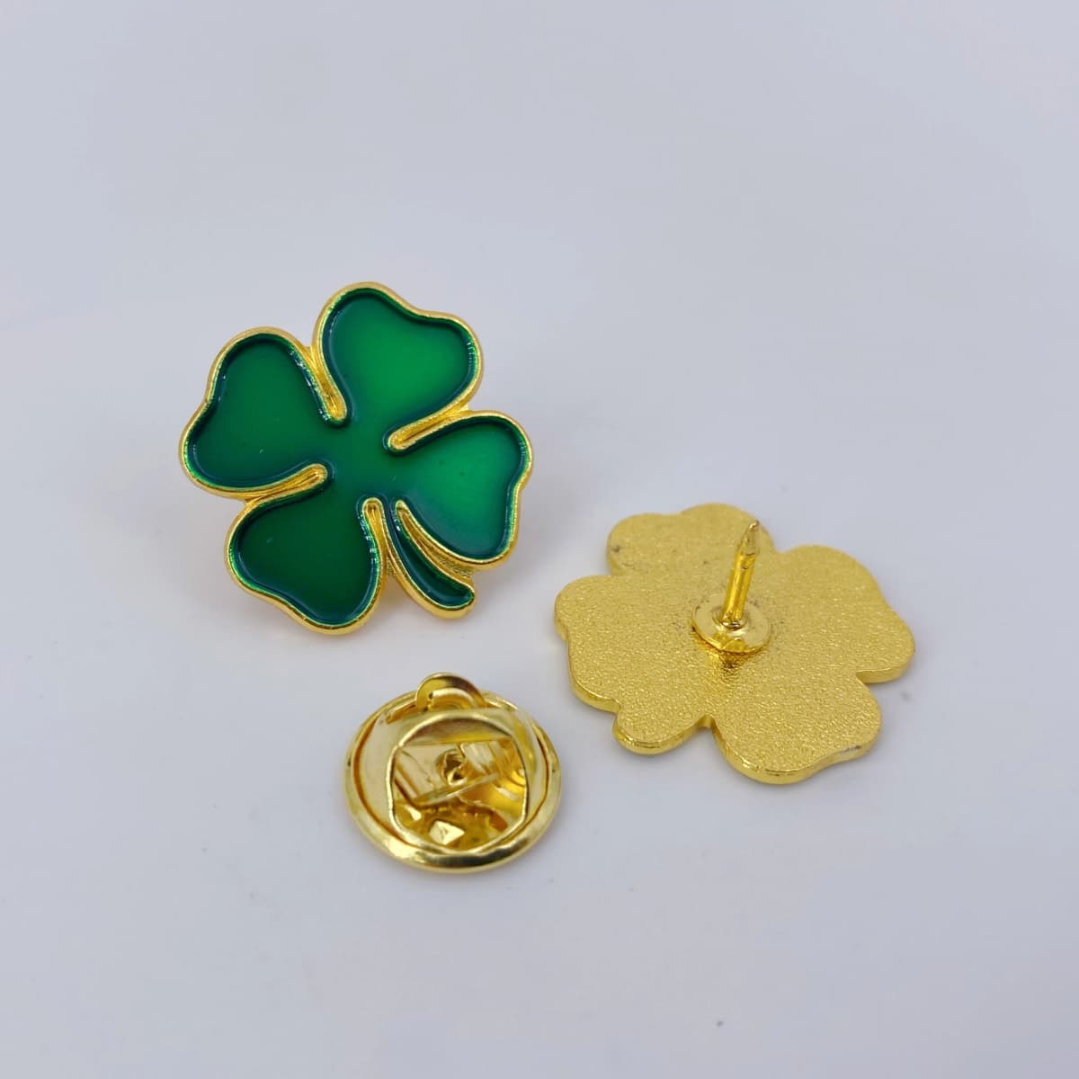 St. Patrick's Day Pin Small Green Enamel Four Leaf Clover Lapel Pin Brooches Pins Badge Ireland Irish Souvenir Gift Bulk