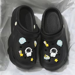 Women DIY Cute Animal button Decor Clogs Fashion Summer Spring Autumn Beach Sandals Cave Hole Female Garden Shoes Students Girls