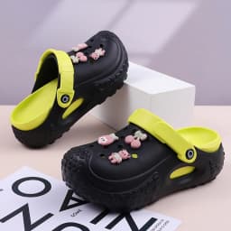 Women's Cute 2025 New Summer Outer Wear Lightweight Non-Slip Thick-Soled Toe-Cap Slippers Fashionable Beach Sandals