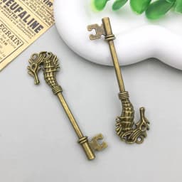 10pcs/Lot Retro Antique Bronze Heart Engraved Vintage Key Pendant-DIY Jewelry Charms for Necklace&Keychain Craft Making Supplies