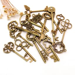 10pcs/Lot Retro Antique Bronze Heart Engraved Vintage Key Pendant-DIY Jewelry Charms for Necklace&Keychain Craft Making Supplies