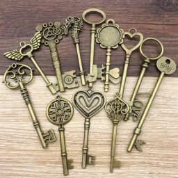 10pcs/Lot Retro Antique Bronze Heart Engraved Vintage Key Pendant-DIY Jewelry Charms for Necklace&Keychain Craft Making Supplies