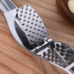 Garlic Press Manually Mashed Garlic Crusher Machine Handheld Ergonomic Grip Anti-Rust Cooking Ginger Crusher Kitchen Tools