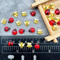25/50/100 Pcs Resin Tiny Bee Ladybugs Figurines Miniatures for Micro Landscape Craft Project Ornament Decorations Accessories