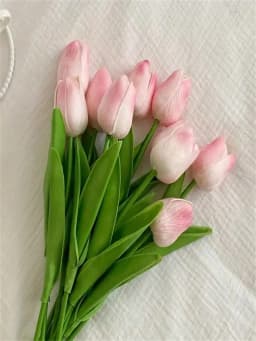 A Set of 6 Artificial Tulips, Suitable for Home Decoration and Tabletop Floral Decoration on Anniversaries (Vase Not Included)