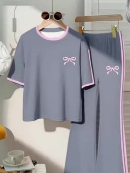 Girls' Summer Casual Outfit: Bow Print Short-Sleeve T-Shirt + Flared Long Pants Two-Piece Set with Pink Trim and Bow Print, Fashionable and Versatile, Suitable for Girls Aged 4-12, for Home and Outdoor Wear