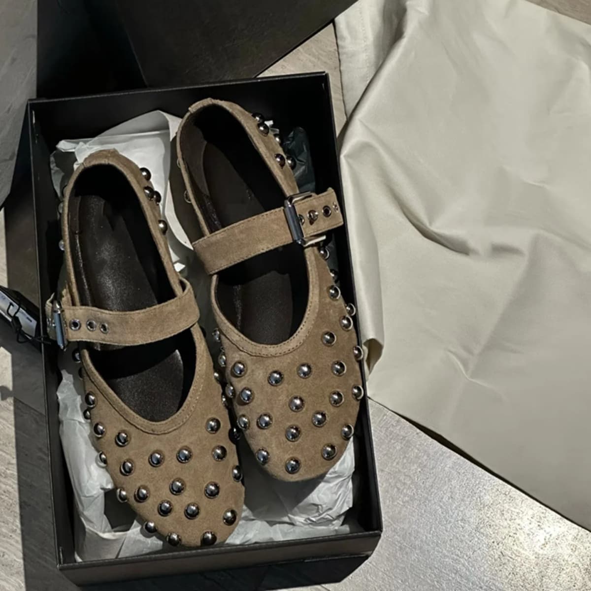 Women's Studded Mary Jane Flats Buckle Strap Leather/Suede Ballet Flats Punk Rivet Casual Shoes for Daily Party Wear Shoes Women